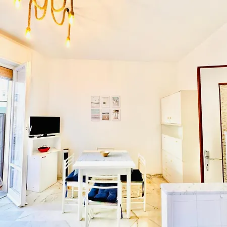 شقة Hostdomus - Cozy Corner Near The Sea *