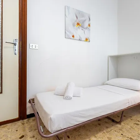 Hostdomus - Cozy Corner Near The Sea Apartman *